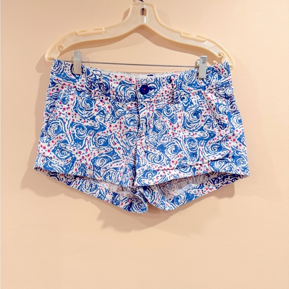 🔥Lily Pulitzer Stylish Blue and White Patterned Women's Shorts🔥 - Picture 1 of 8